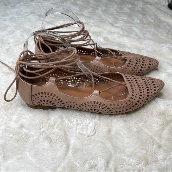 Mossimo Women’s Laser Cut Pointed Toe Shoe - Picture 5 of 10